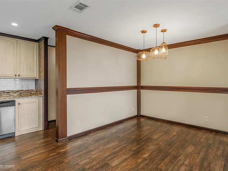 132 Nelson Dr — Photo 2