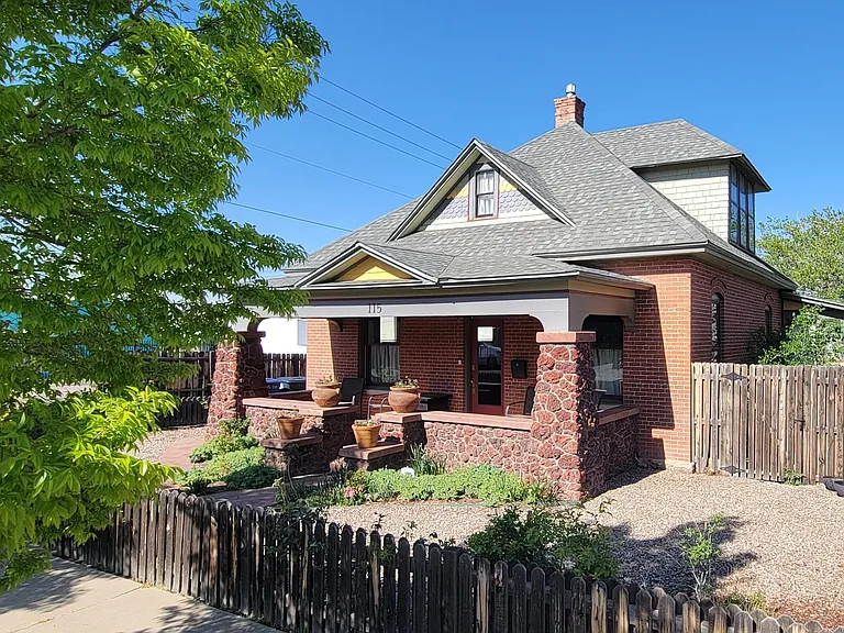 115 Elm St NE — Photo 3