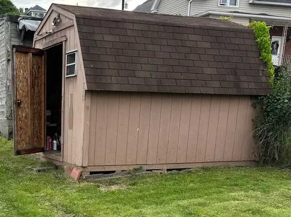 440 Center Ave N, Charleroi, PA 15022