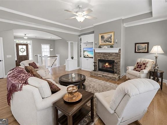 5th image of 115 Mountain Falls Way