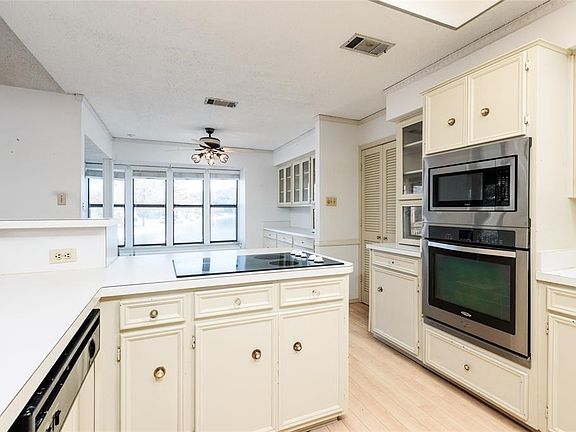 3rd image of 1509 Millbrook Dr