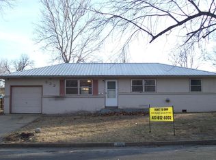 532 W Pearl St, Aurora, MO 65605