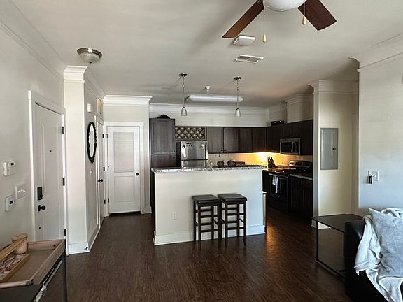 3rd image of 690 SW Sagebrush Dr #17102