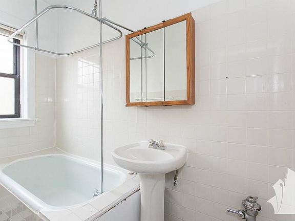 4th image of 622 W Cornelia Ave #Xe2