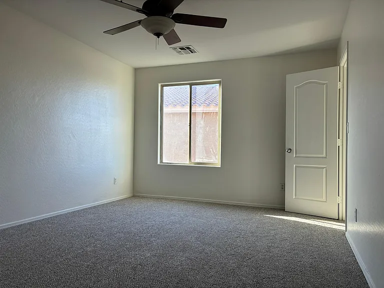 Upstairs bedroom2