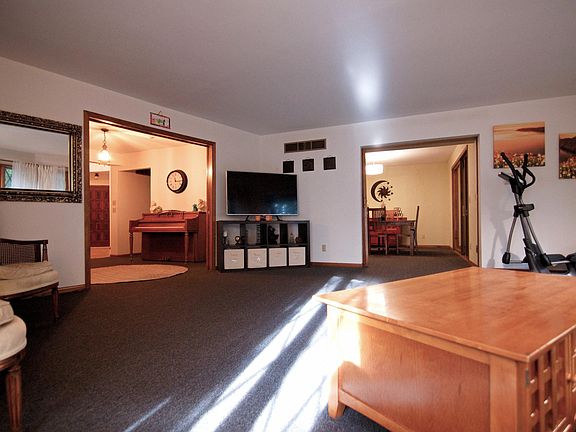 5th image of 327 Douglas Ln