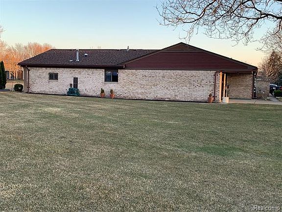 4th image of 32708 Sunrise Dr