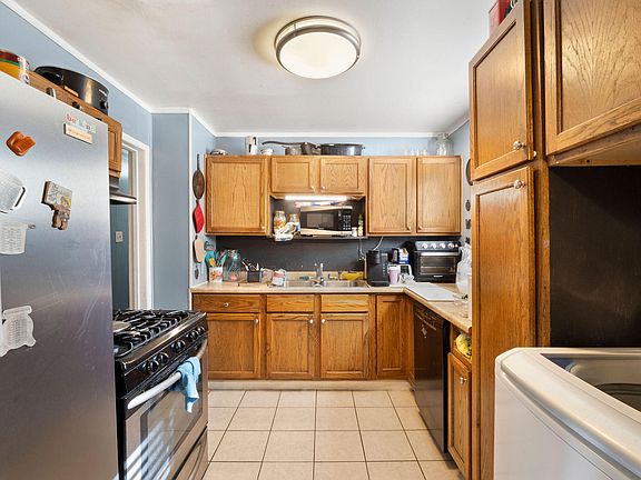 4th image of 1404 Aaron St