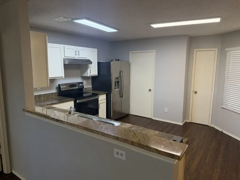 1004 Mazourka Dr — Photo 10