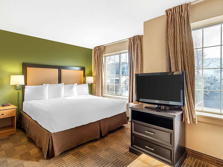 Deluxe Studio - 1 King Bed