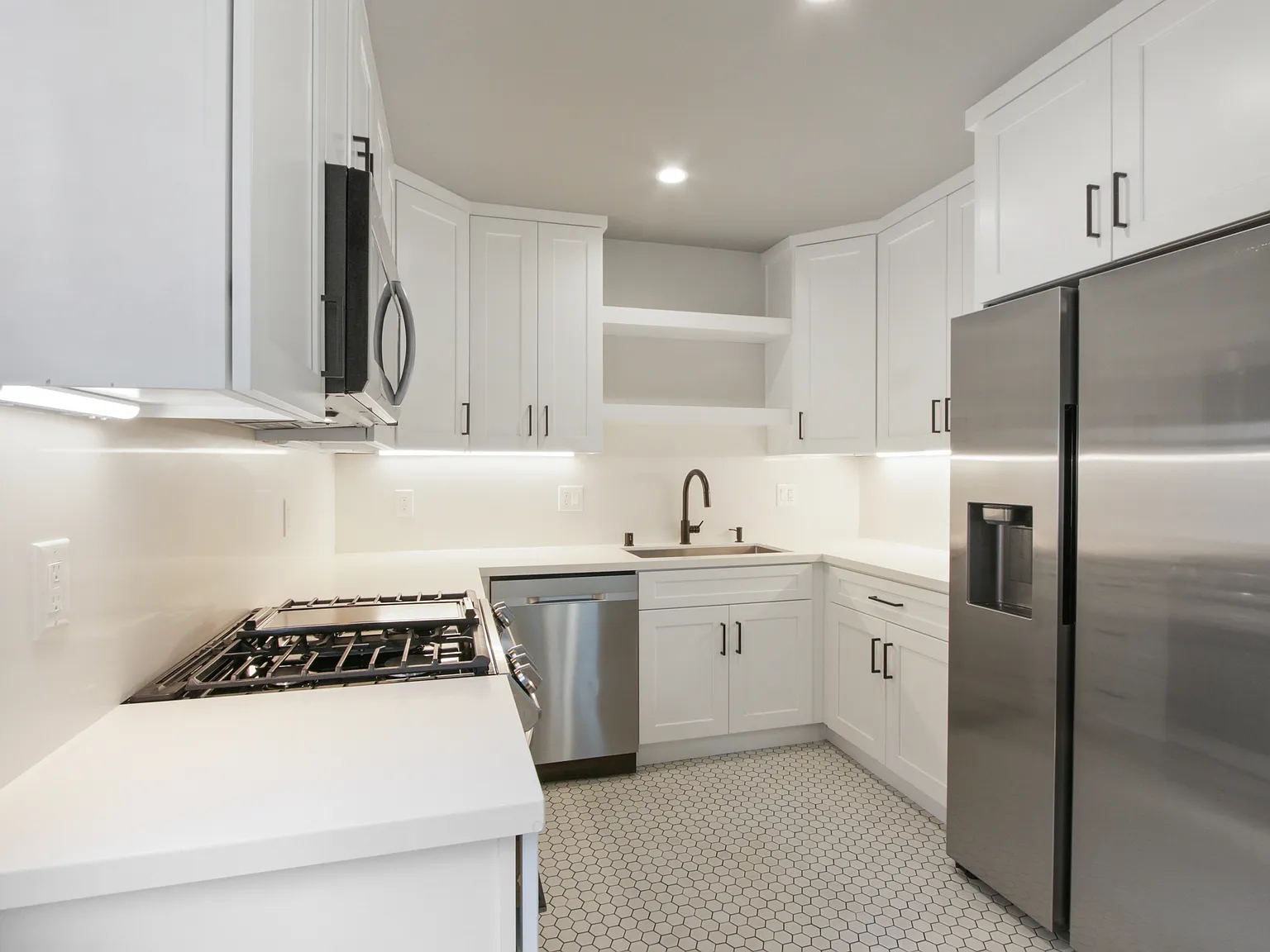2 bed, 800 sqft, $3,200 — Photo 3