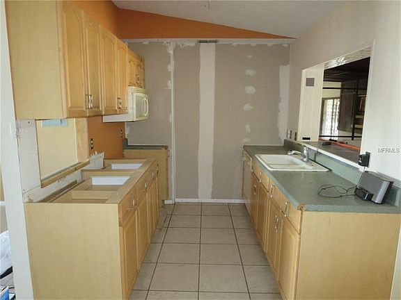4th image of 10710 Airview Dr