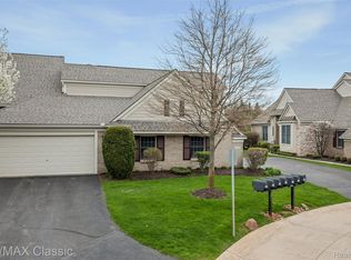 16576 Lyonhurst Cir, Northville, MI 48168