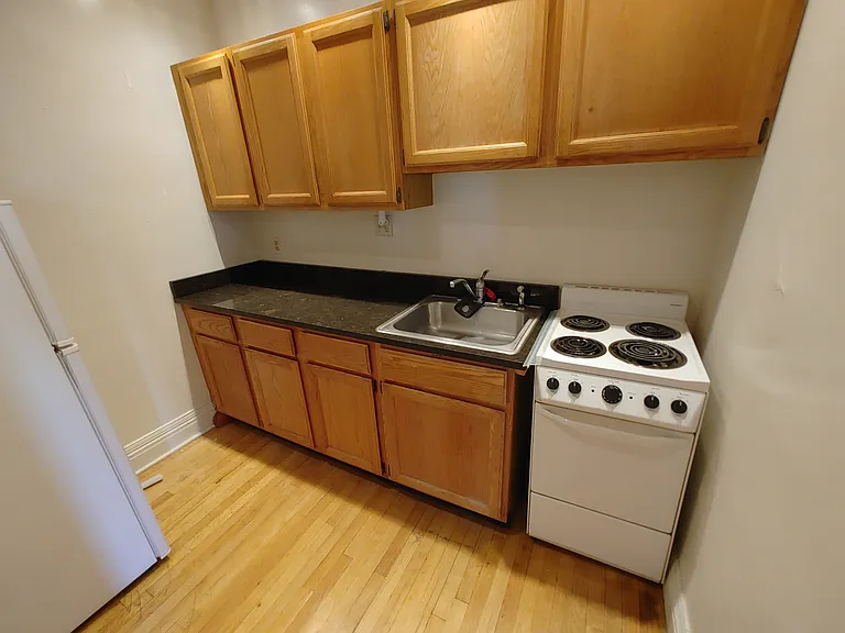 485 University Ave #5 — Photo 5