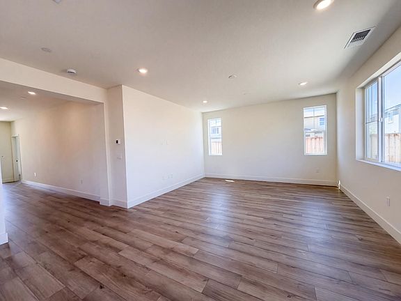 3rd image of 5699 Kusnick Ave