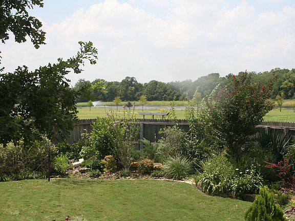 3rd image of 3901 Wheatfield Dr