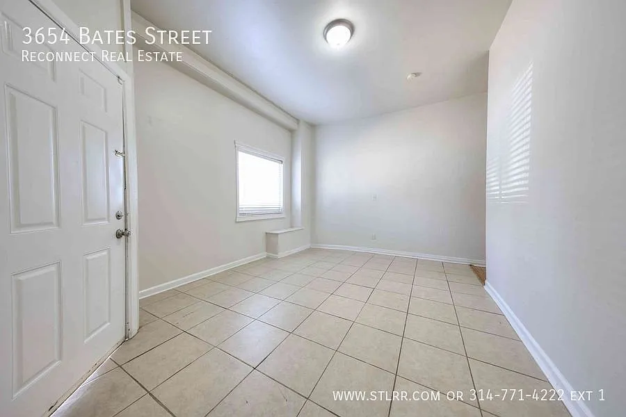 Nice 2 bedroom 1 bath apartment with new tile flooring and a private entrance! — Photo 3