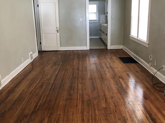 3rd image of 3418 Mersington Ave