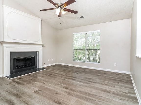5th image of 3716 Crescent Hill Ln NW