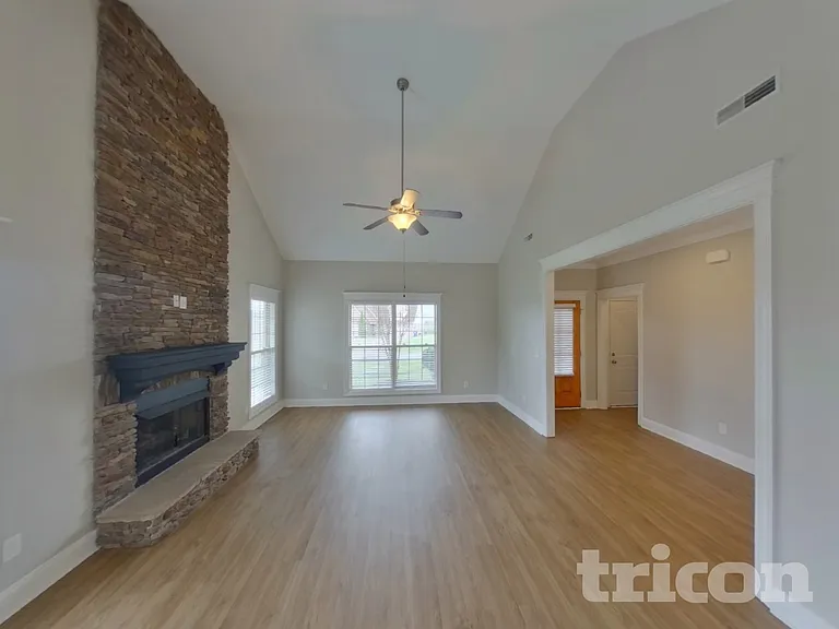 1306 Crescent Ridge Dr — Photo 4