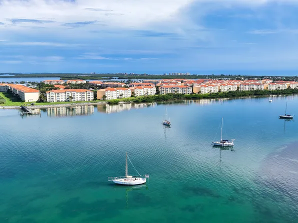 26 HARBOUR ISLE Drive W #102, Fort Pierce, FL 34949