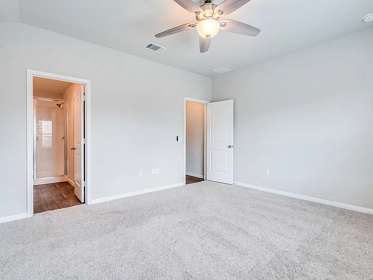 217 Yoakum St — Photo 13