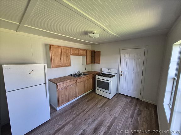 3rd image of 422 S Locke St