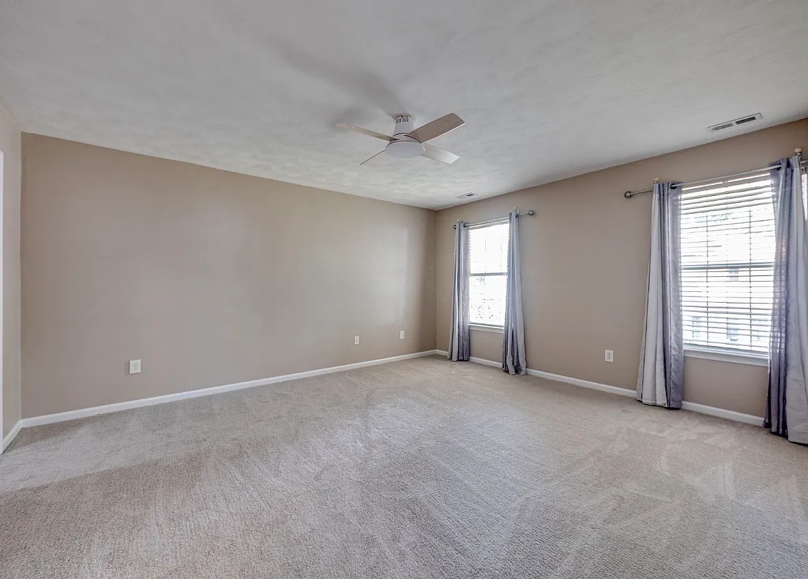 4 bed, 2083 sqft, $2,895 — Photo 4