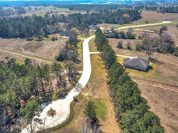 3rd image of 2 Homestead Hill Rd