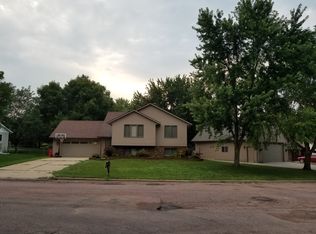 1512 E Rushmore Dr, Brandon, SD 57005