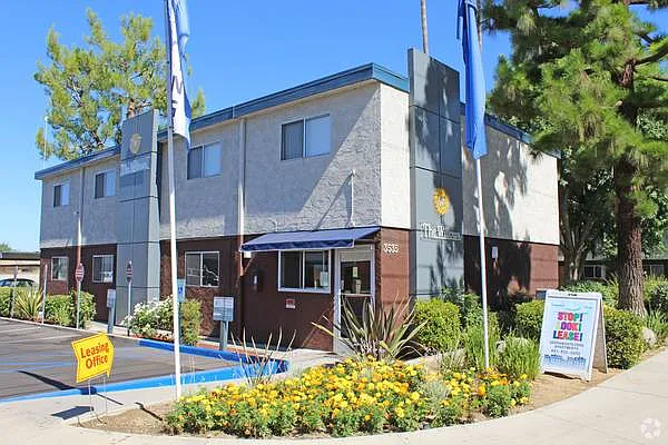 Serramonte Park Apts — Photo 3