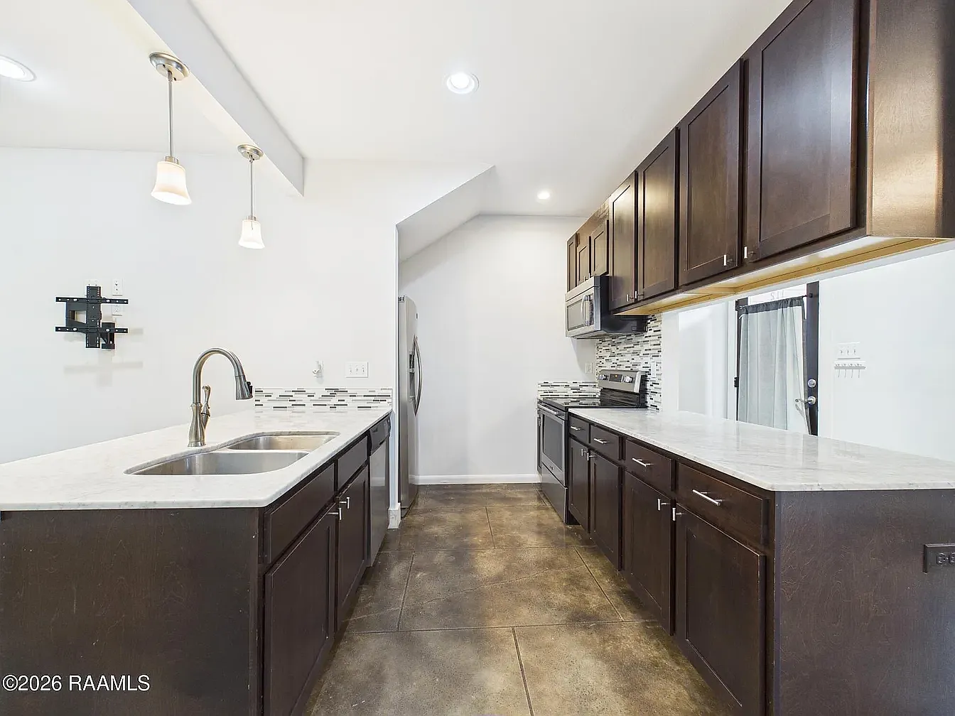 2 bed, 2.5 bath, 1270 sqft, $1,400 — Photo 4