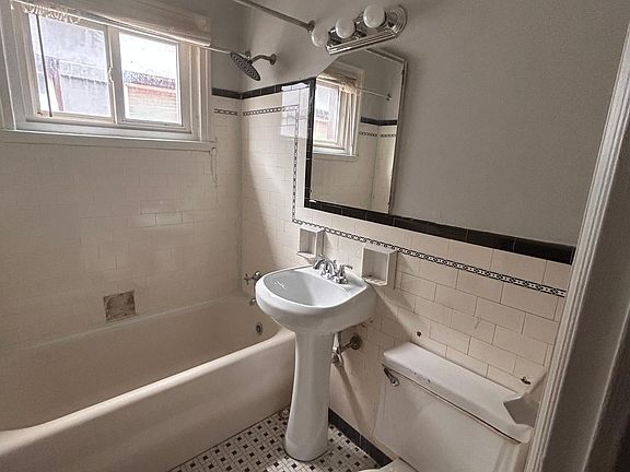 4th image of 2429 Delaware Ave APT 12