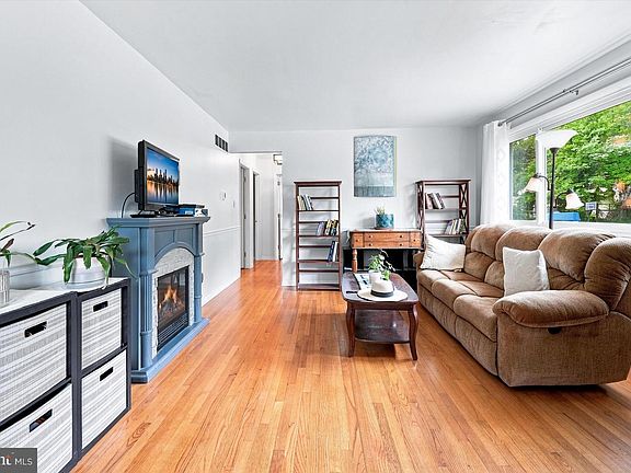 4th image of 1592 Letitia Ln