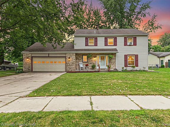 2nd image of 685 Cardinal Dr
