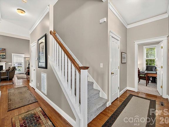 4th image of 3904 Balsam St