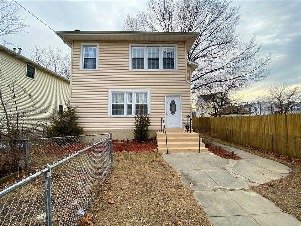 1st image of 130 Salina St