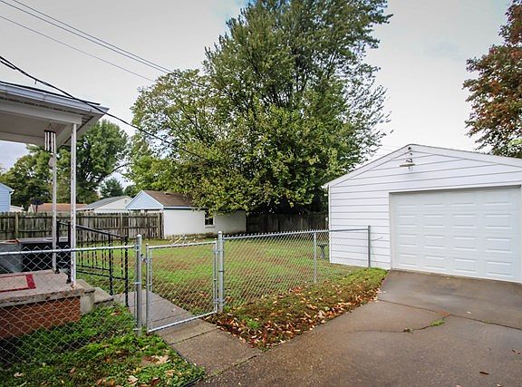 2nd image of 1815 Cecelia Ct