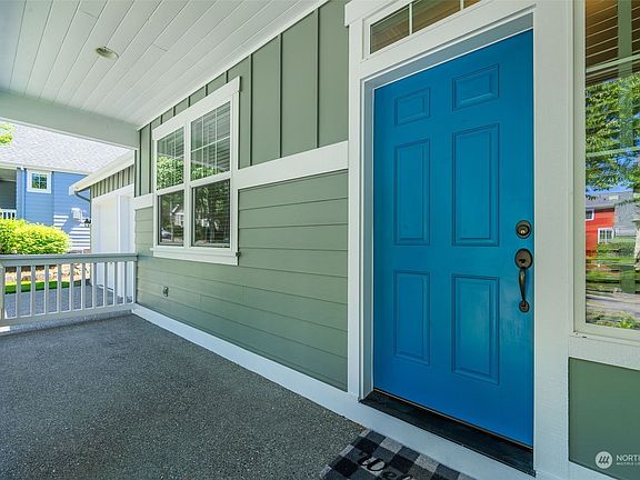 4th image of 19755 Jensen Way NE
