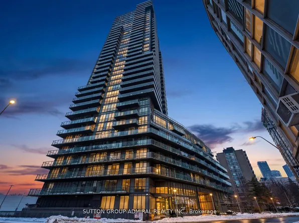 825 Church St #2106, Toronto, ON M4W 3Z4