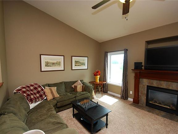 5th image of 604 NW Cherry Glen Dr