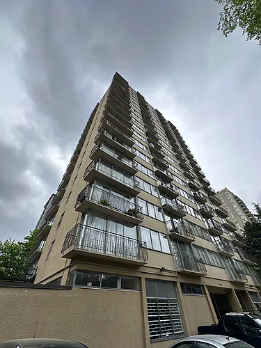 1100 Jervis St Photo 1