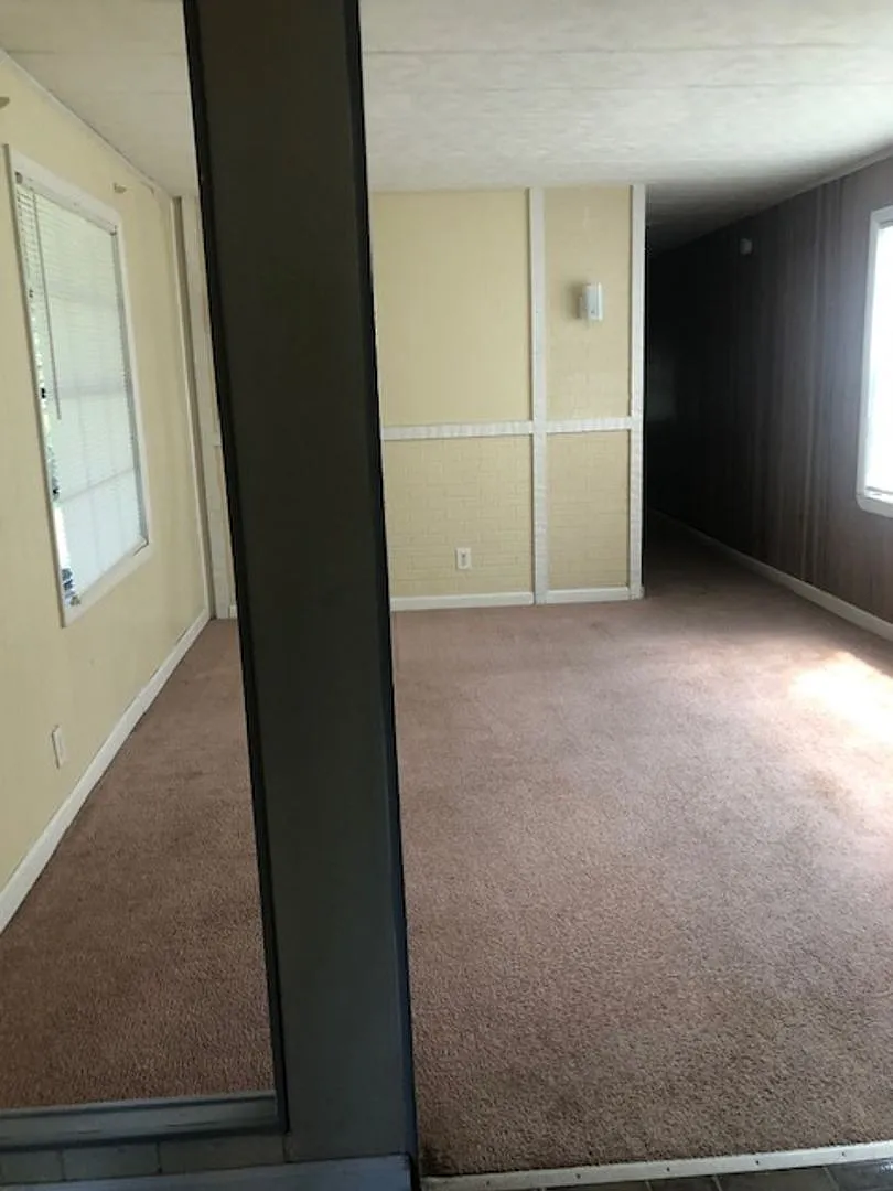 3 Bedroom 1 Bath Mobile Home — Photo 4