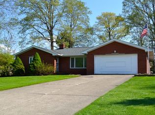 1584 E Parkhaven Dr, Seven Hills, OH 44131