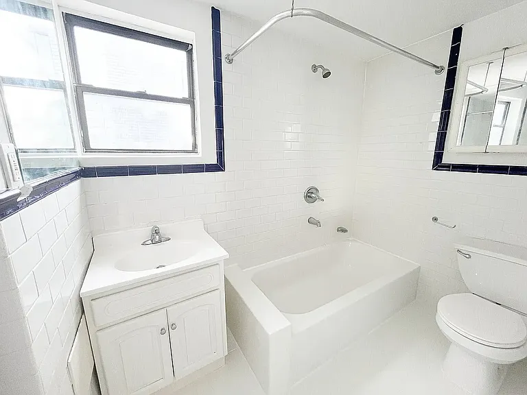 200 Allen St #8R — Photo 3