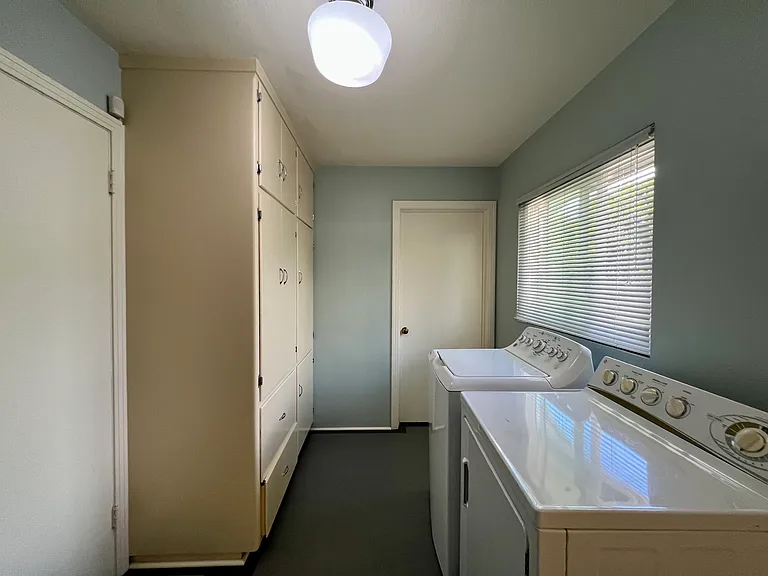 621 S 13th St — Photo 38