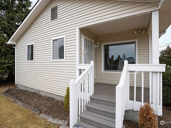 3rd image of 518 132nd Street S