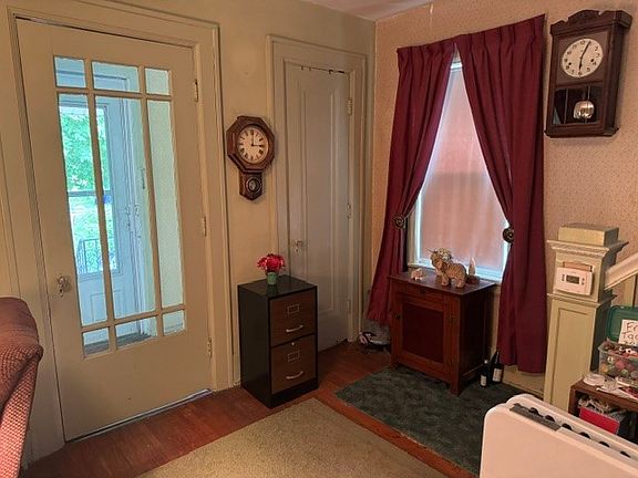 3rd image of 1002 W 25th St