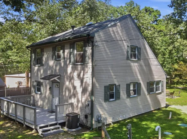707 Lakeshore Dr, Millville, NJ 08332