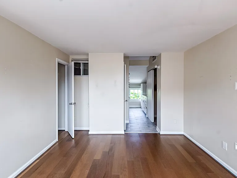 13 E Henrietta St — Photo 5